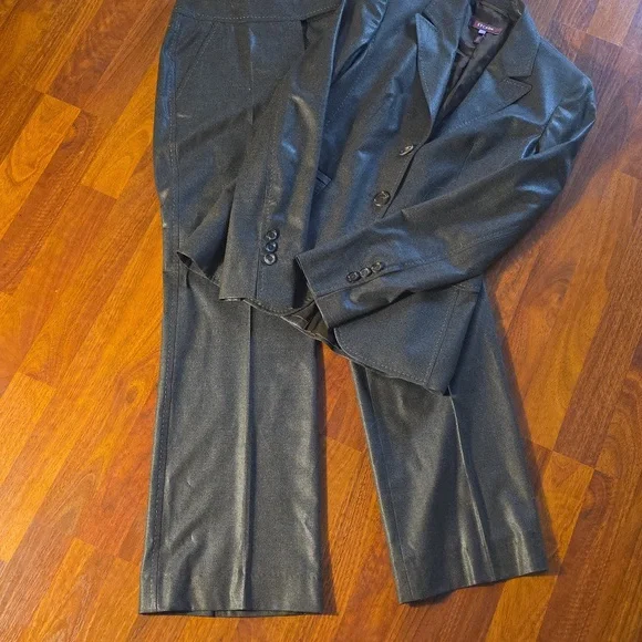 Escada Black and Purple Blazer - Picture 7 of 7